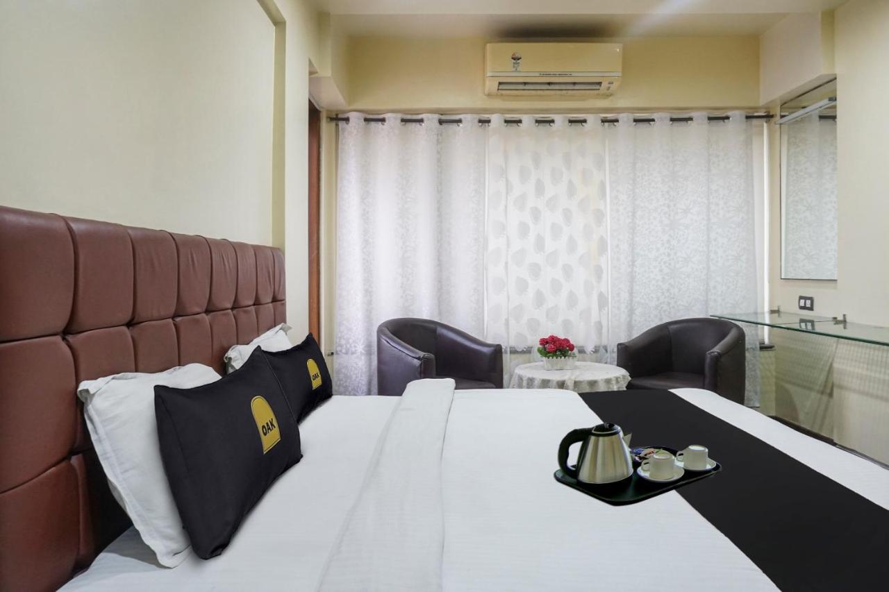 Super Townhouse Oak Sr Hotel Wakad Pune Exteriör bild
