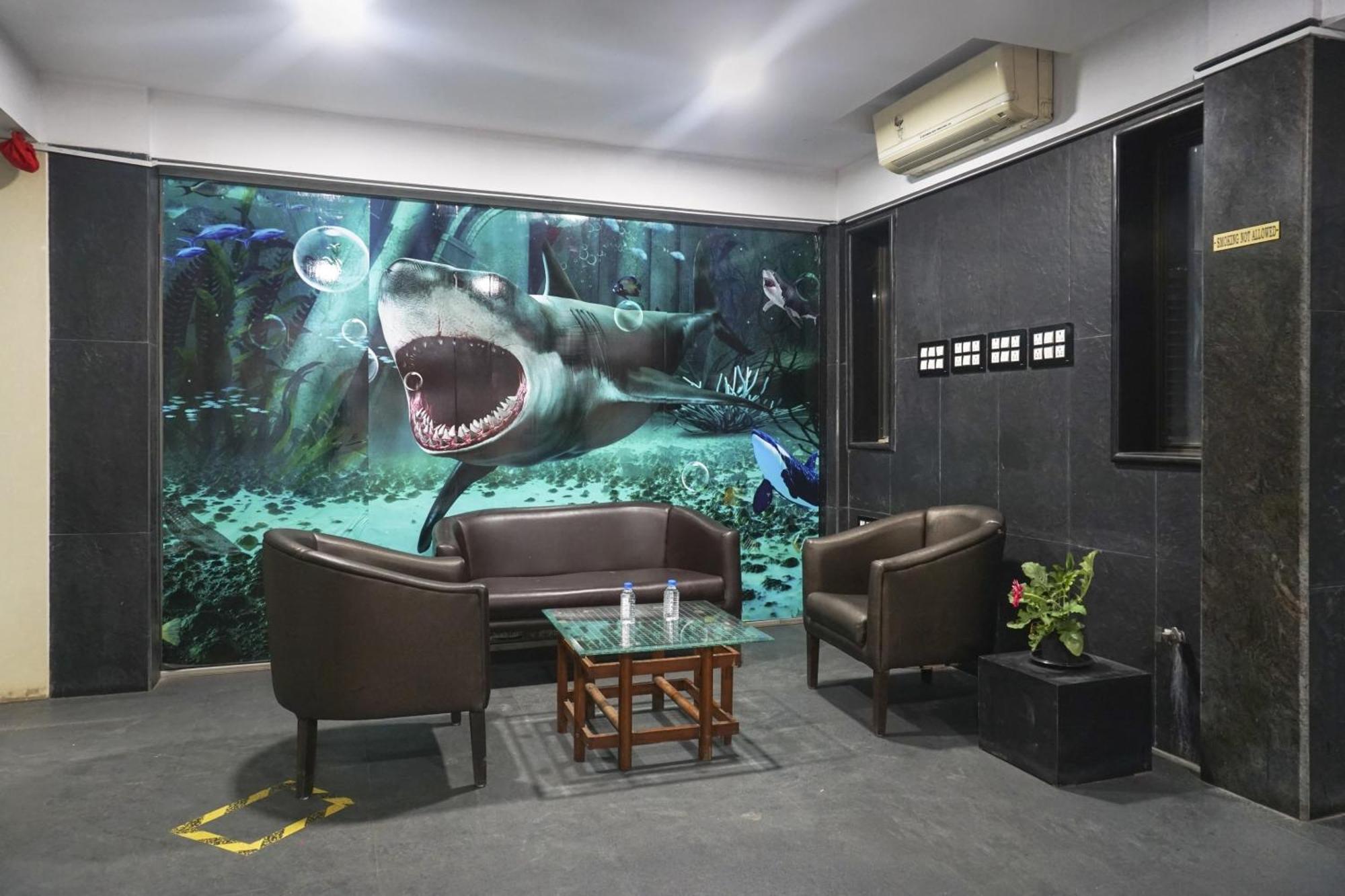 Super Townhouse Oak Sr Hotel Wakad Pune Exteriör bild