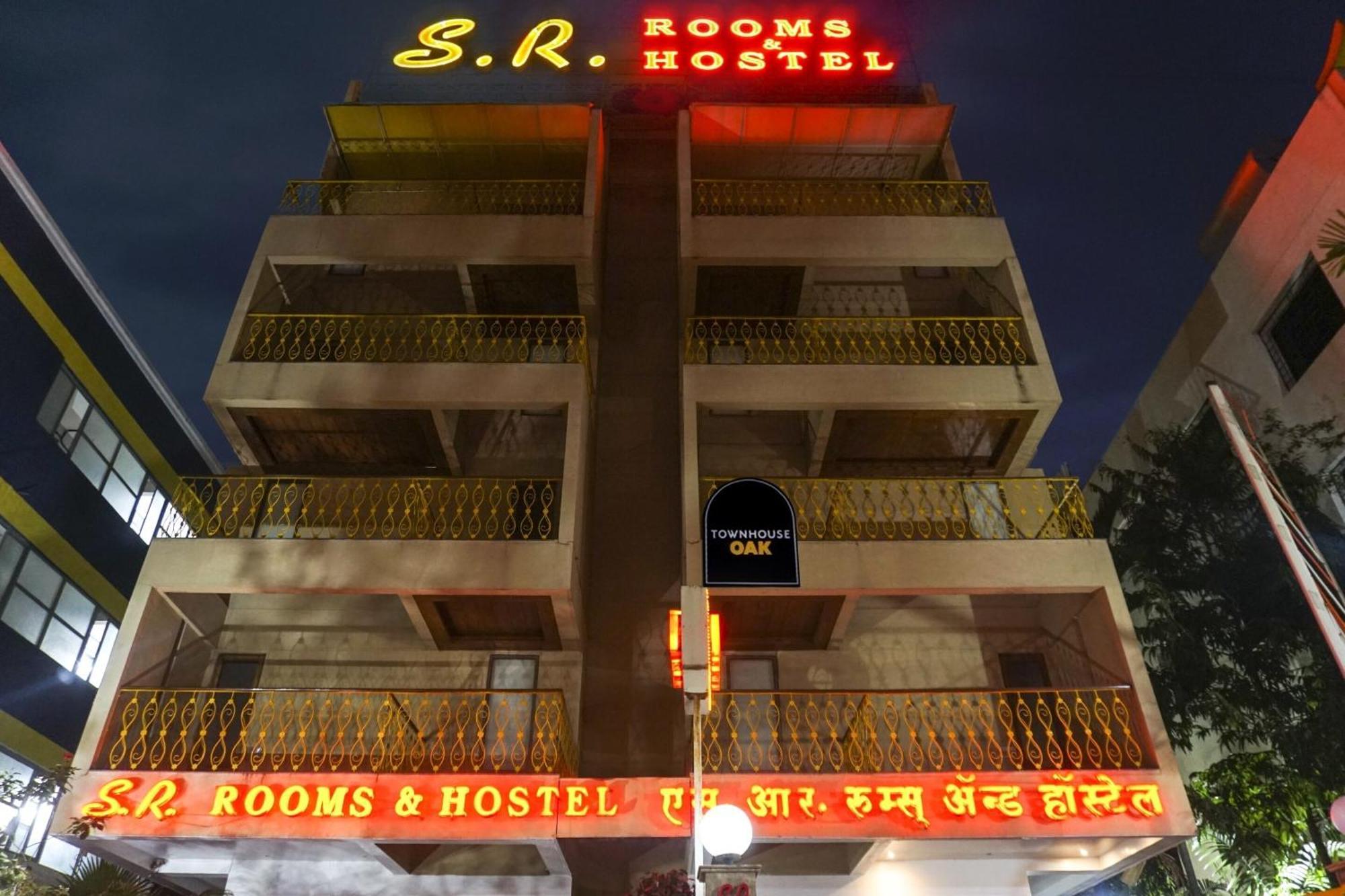 Super Townhouse Oak Sr Hotel Wakad Pune Exteriör bild