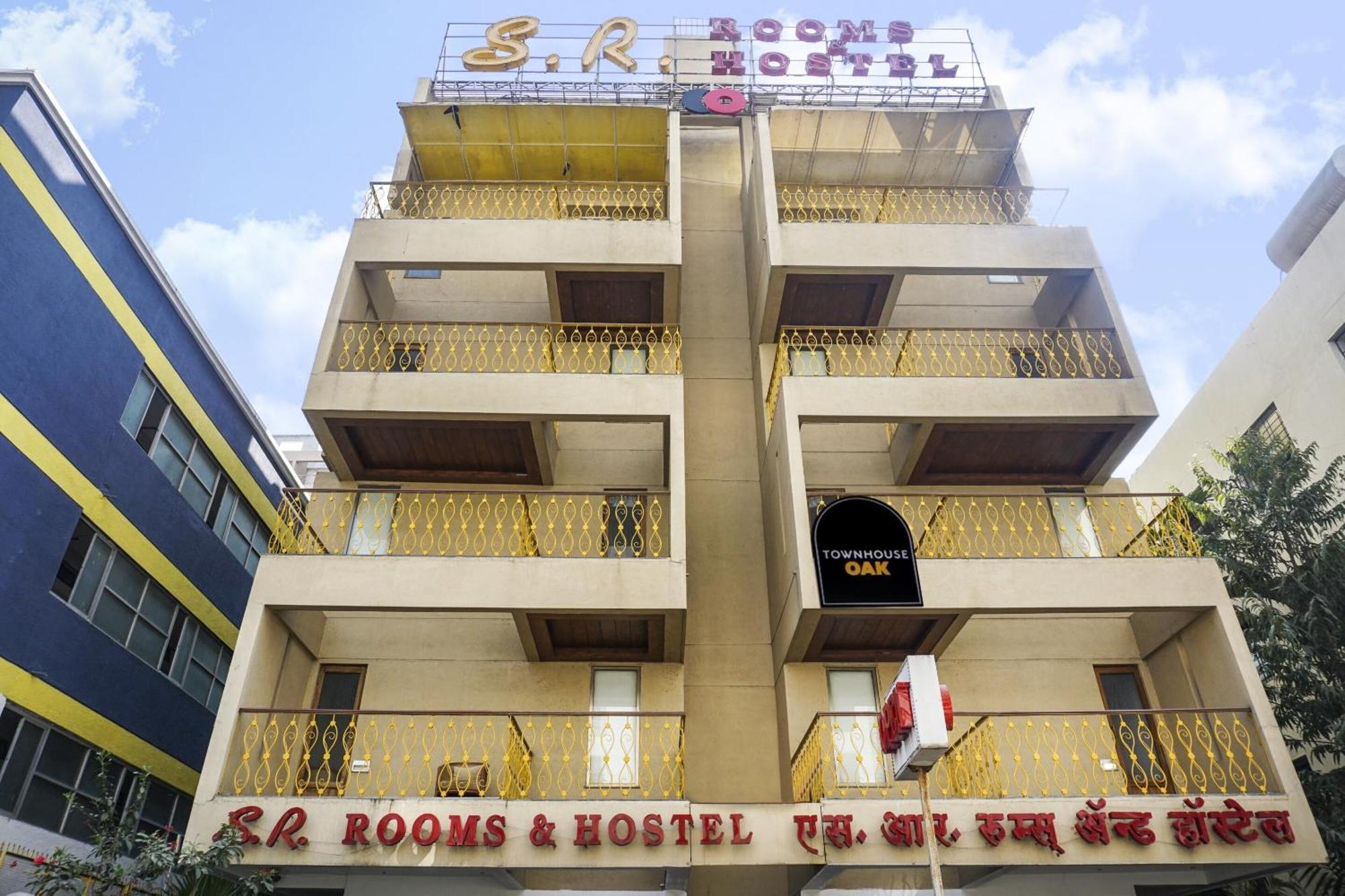 Super Townhouse Oak Sr Hotel Wakad Pune Exteriör bild