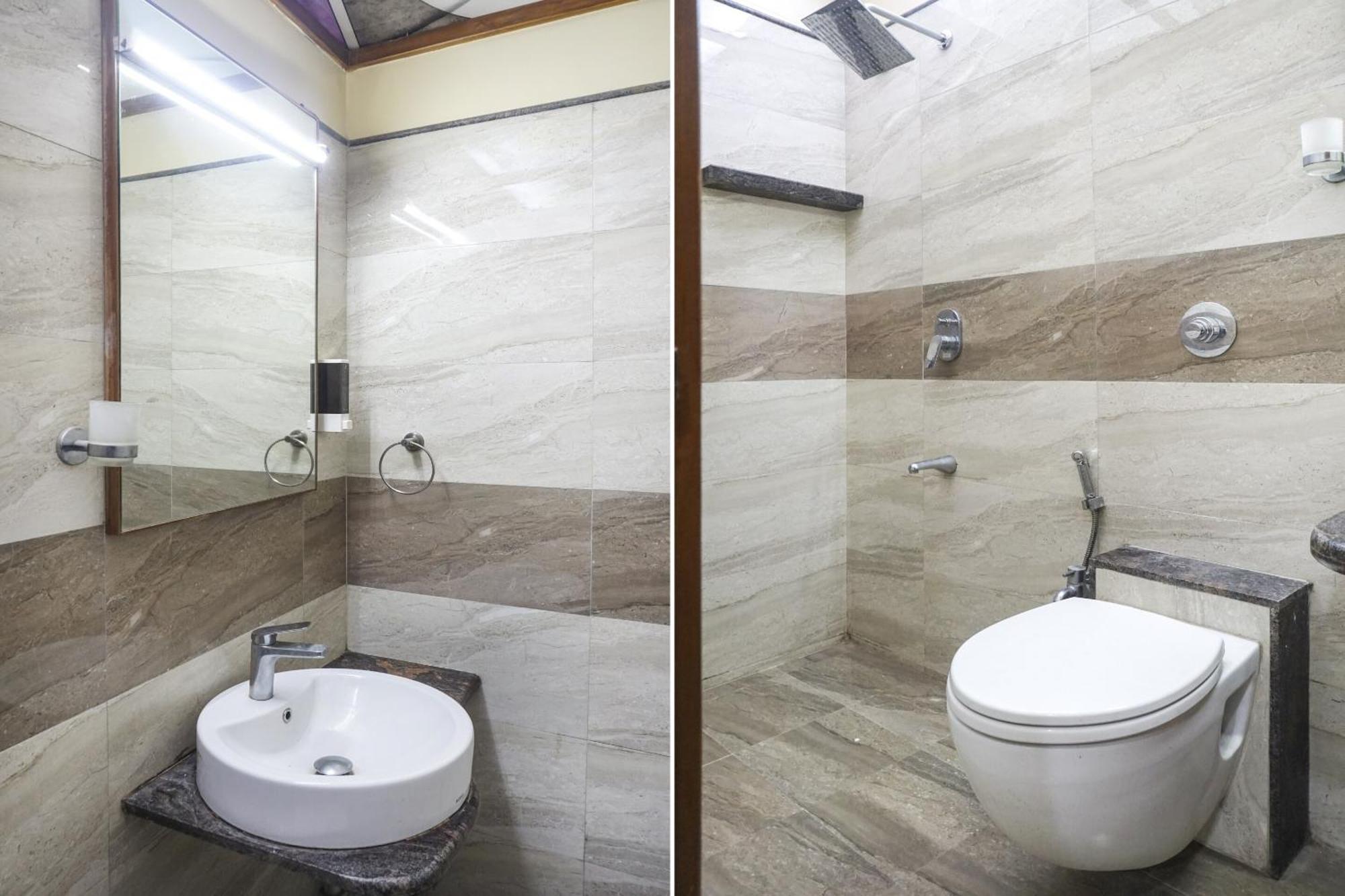 Super Townhouse Oak Sr Hotel Wakad Pune Exteriör bild